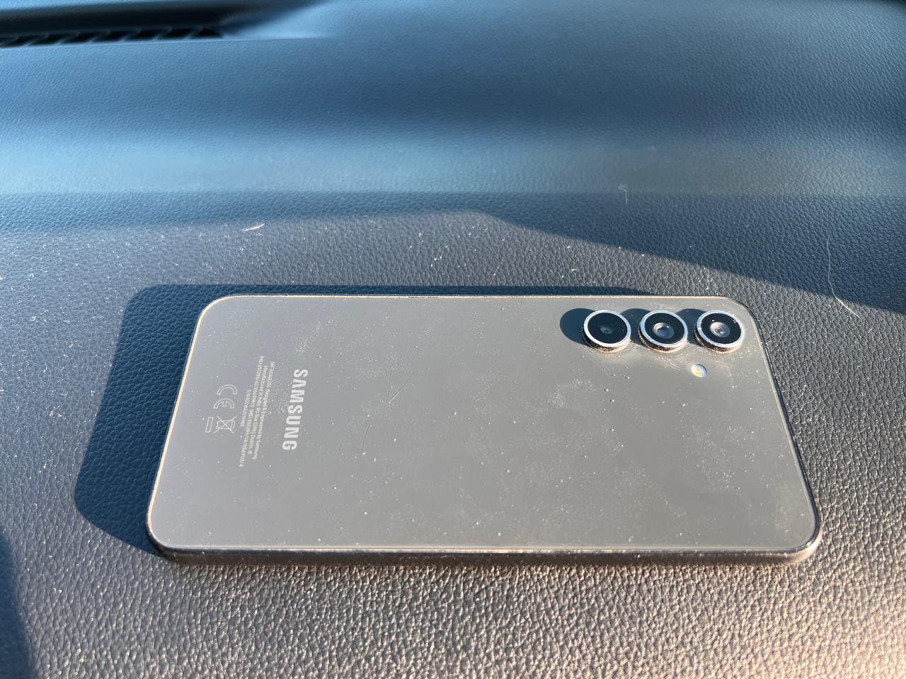 Photo 1 of Samsung Mobile